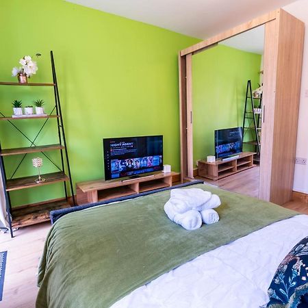 090 Beautiful 1 Bedroom Flat Near Luton Town And Station Екстериор снимка