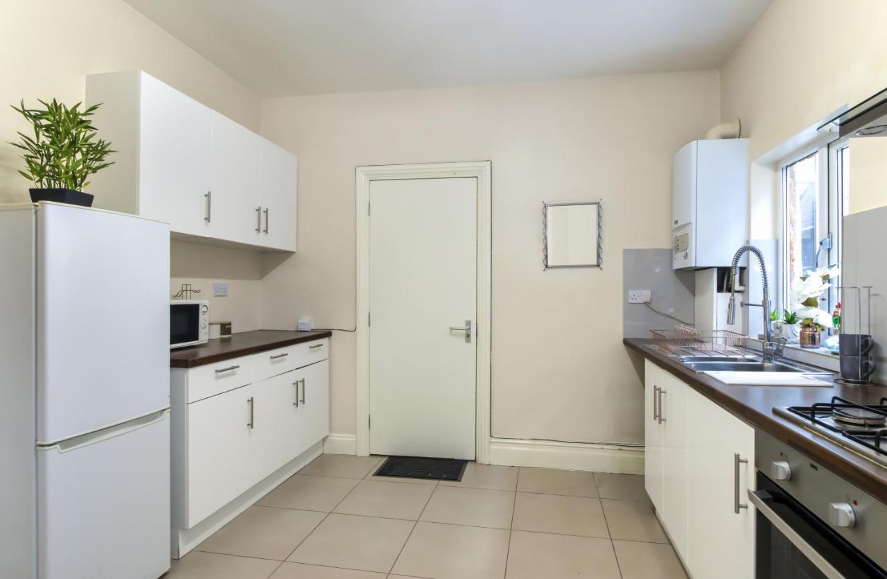 090 Beautiful 1 Bedroom Flat Near Luton Town And Station Екстериор снимка