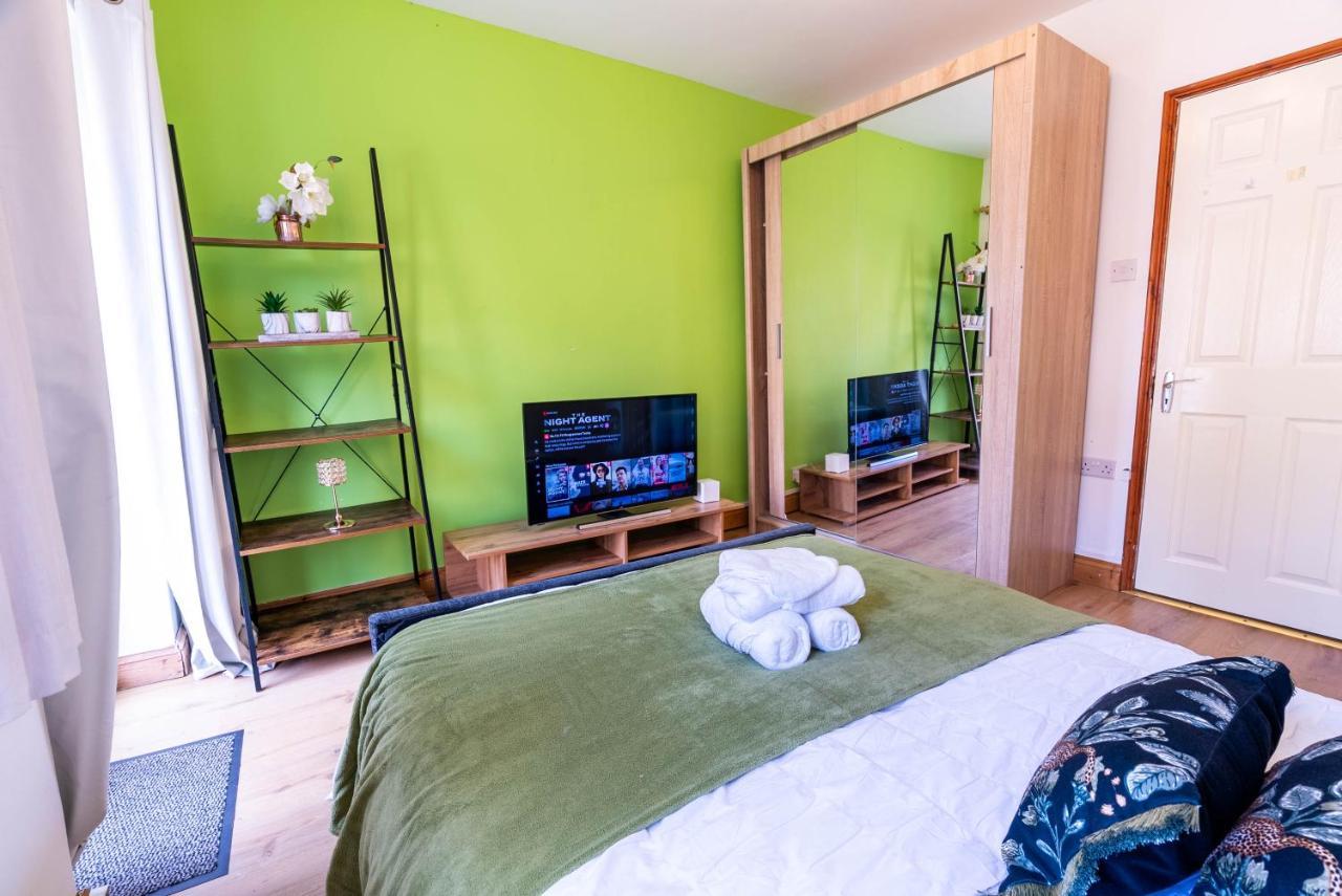 090 Beautiful 1 Bedroom Flat Near Luton Town And Station Екстериор снимка